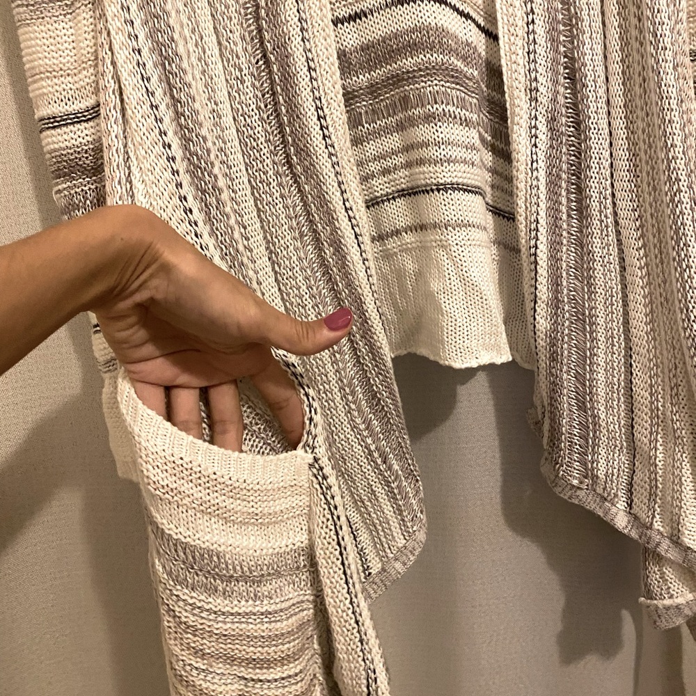 Billabong Small Woman’s Sweater, long. - Picture 5 of 7